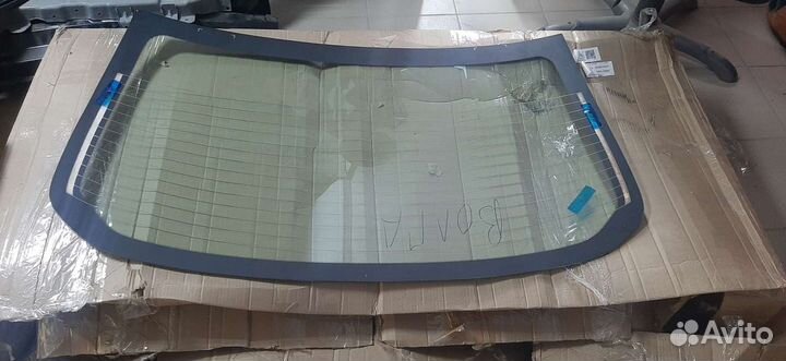 Заднее стекло nissan tiida 4D