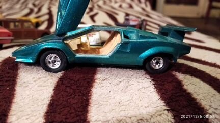 Модель 90 е Ламборджини контач