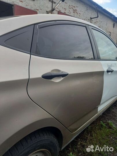 Задняя левая дверь Hyundai Solaris 1