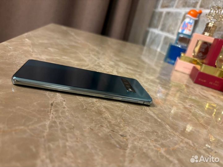 Samsung Galaxy S10, 8/128 ГБ