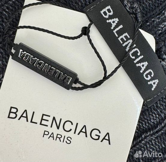 Стильный свитер оверсайз Balenciaga