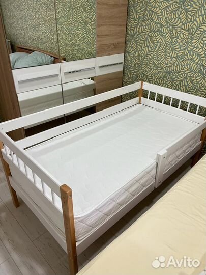 Кровать детская и матрас
