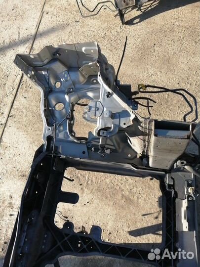 Рамка радиатора Nissan Elgrand E51 VQ35