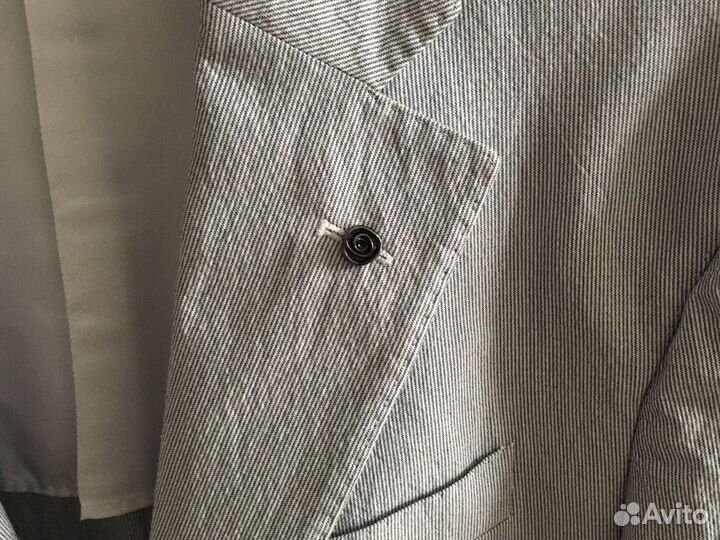 Значек Ted Baker