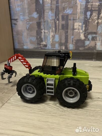 Трактор лего