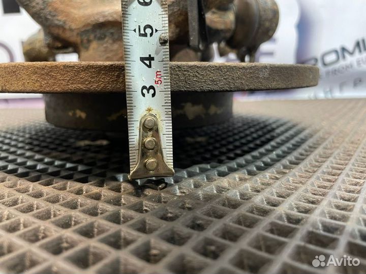 Кулак поворотный передний левый Volkswagen Golf