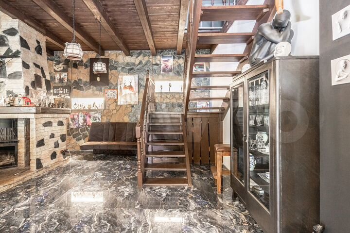 Дом 454 м² на участке 26 сот.