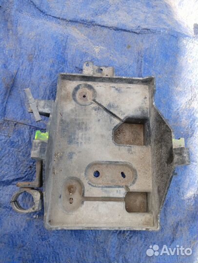 Подставка АКБ мазда сх7