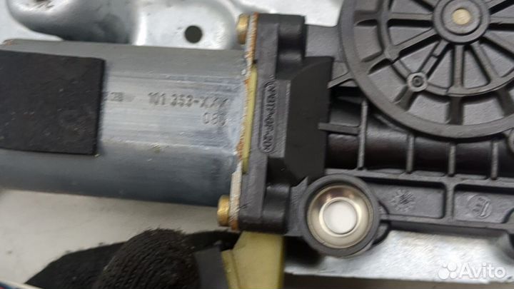 Стеклоподъемник электрический Volvo V70, 2001