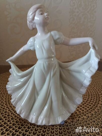 Фарфоровые статуэтки