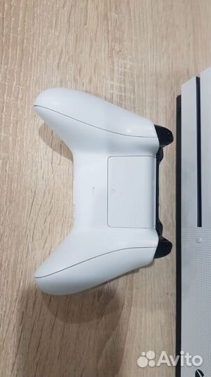 Xbox one s. 460 плюс игр по подписке