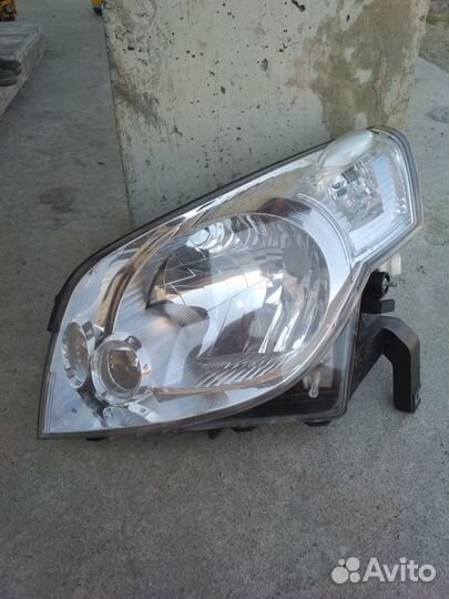 Фара Nissan Lafesta