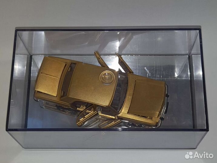 Модель сувенир. Золотая Волга газ 3102 Агат. 1:43