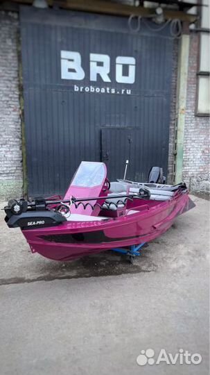 Лодка BRO console S 4.2
