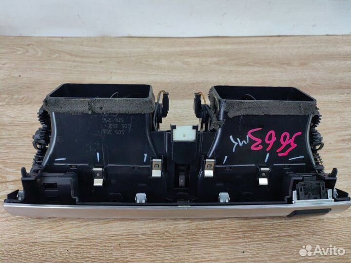 Решетка вентиляционная Bmw X5 E70 N52B30 2008