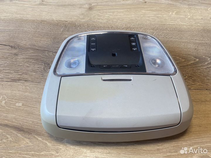 Jeep grand cherokee wk2 плафон салонный