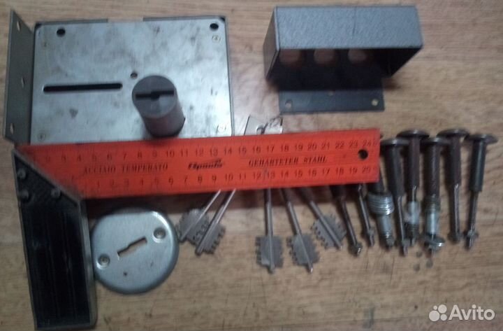 Замок гаражный накладной