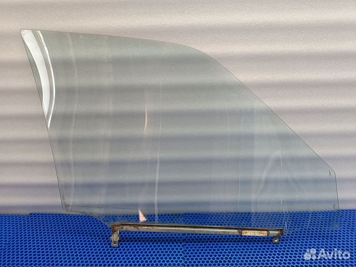 Стекло двери переднее левое Toyota carina T170