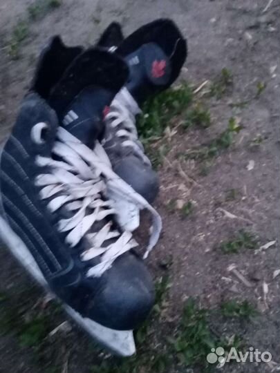 Коньки хоккейные