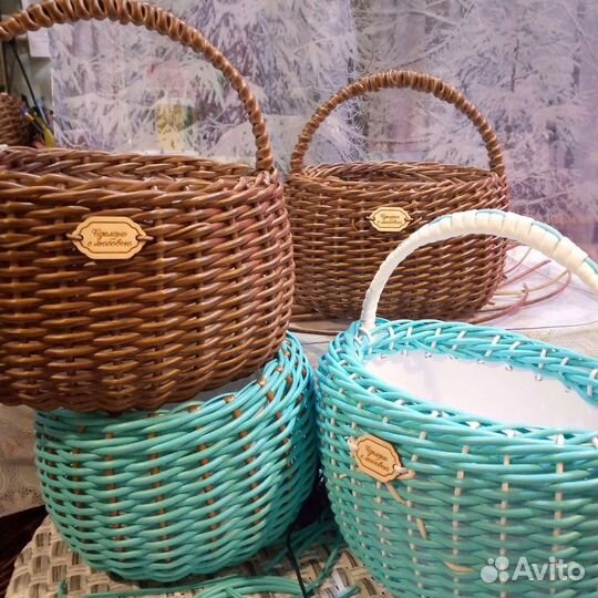 Корзинки с ручкой из ротанга. универсальные