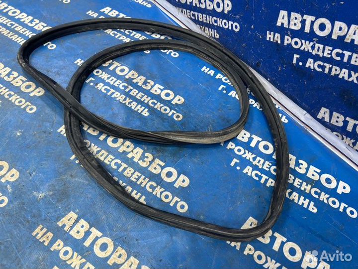 Уплотнительная резинка багажника Mitsubishi Lancer