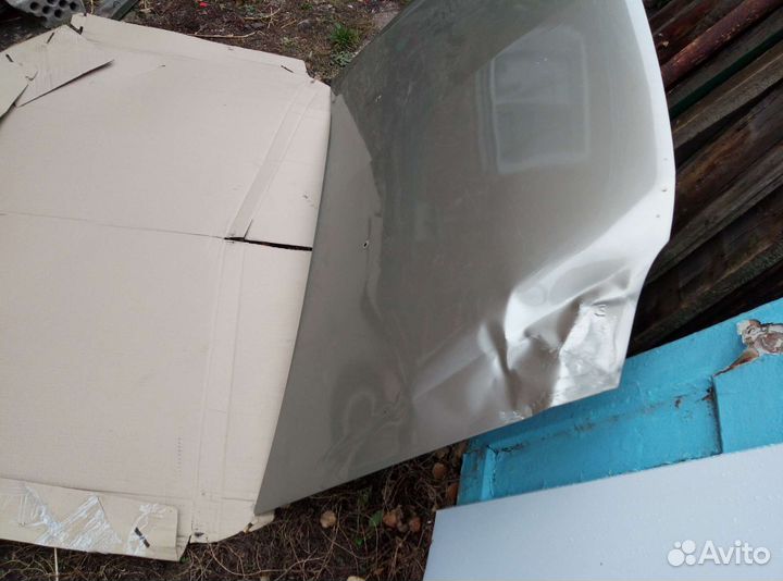 Капот на renault logan 1