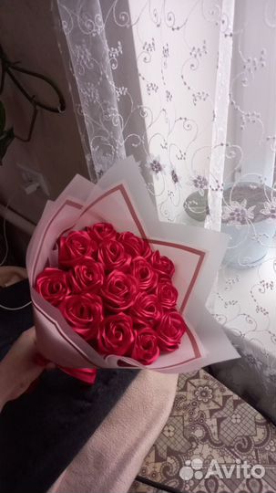Букет атласных роз