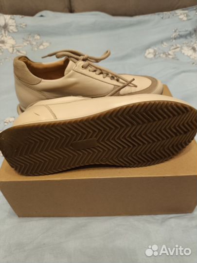 Кроссовки женские