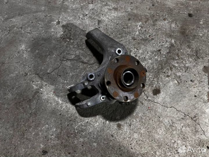 Кулак поворотный задний левый Audi A8 D3 6.0W12BTH