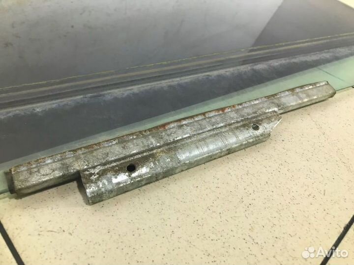 Стекло задней правой двери