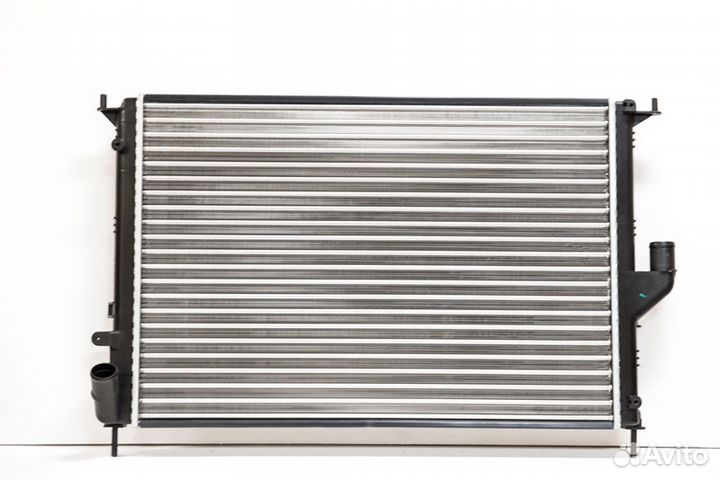 Радиатор охлаждения Renault Logan 2