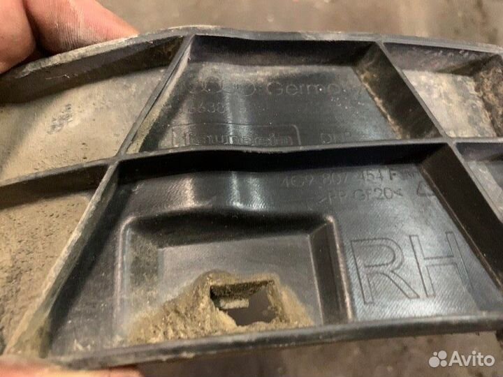 Кронштейн заднего бампера правый Audi A6 Allroad