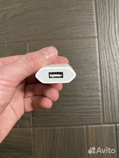 Сетевое зарядное устройство Apple md813zm/A белый