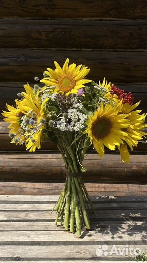 Букеты из сезонных полевых цветов