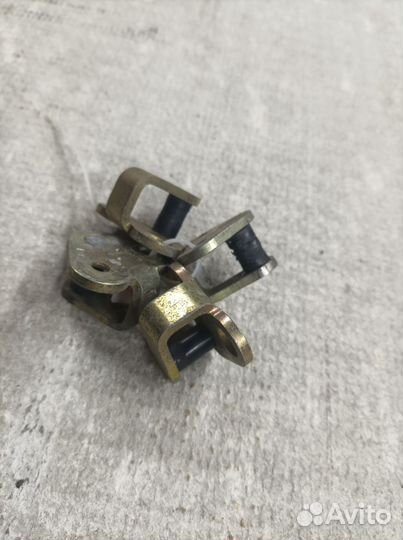 Ответные части дверных замков Peugeot 406