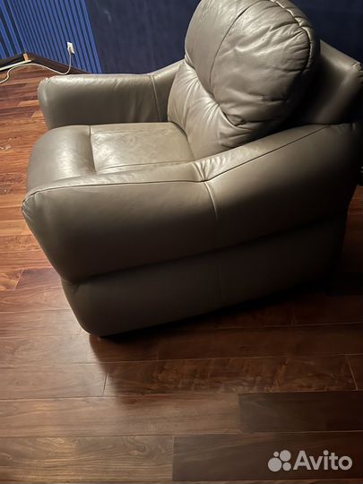 Кресло кожаное