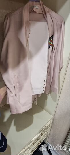 Продаю костюм ветровка и брюки