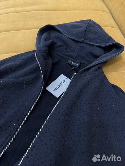 Стильная кофта Balenciaga