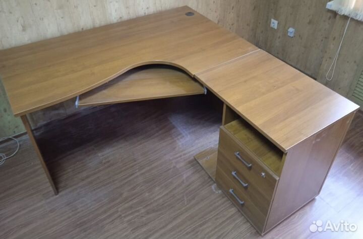 Компьютерный стол бу в отличном состоянии