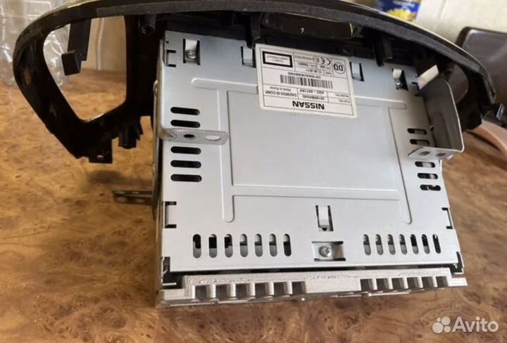 Магнитола на Nissan Juke с рамкой оригинал