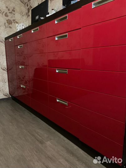 Шкаф в кухню гостинную со встроенным холодильником