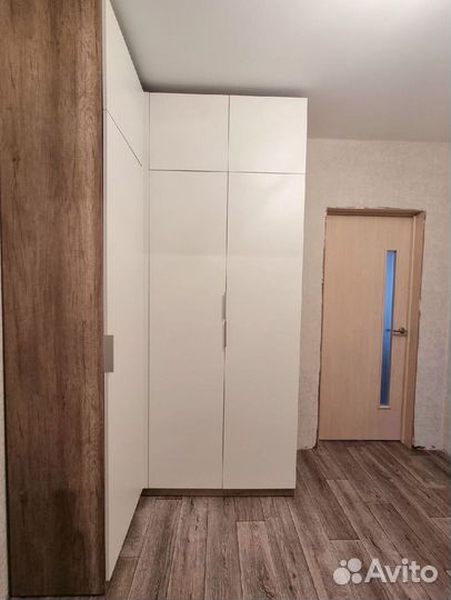 Шкаф с зеркалом