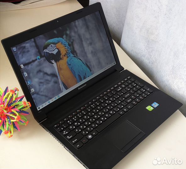 Ноутюук Lenovo/4 ядра/как новый