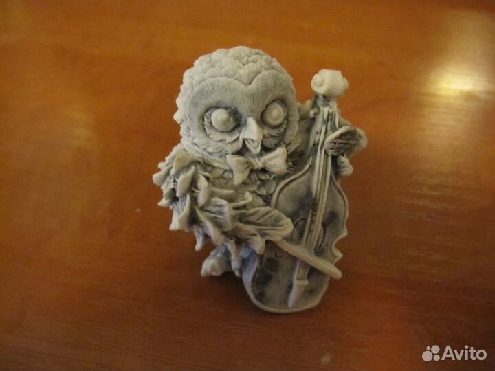 Фигурка сова - музыкант