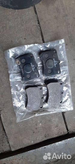 Тормозные колодки передние Mazda 323 BG