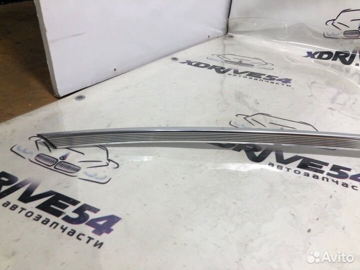 Молдинг двери левый Mercedes-Benz C-Class W204