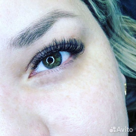 Наращивание ресниц и оформление бровей