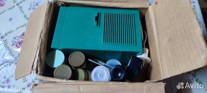 Фильмопроектор и диафильмы