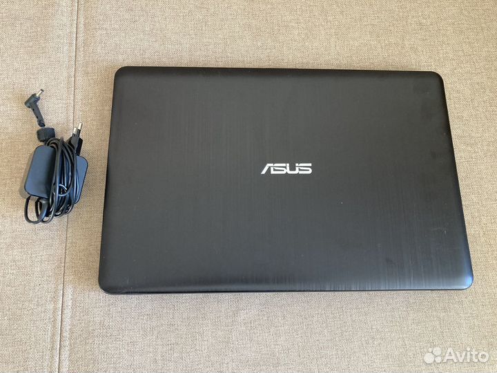 Asus Vivobook AMD A6 4 GB 512 GB