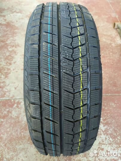 Roadmarch Snowrover 868 215/60 R16 99H